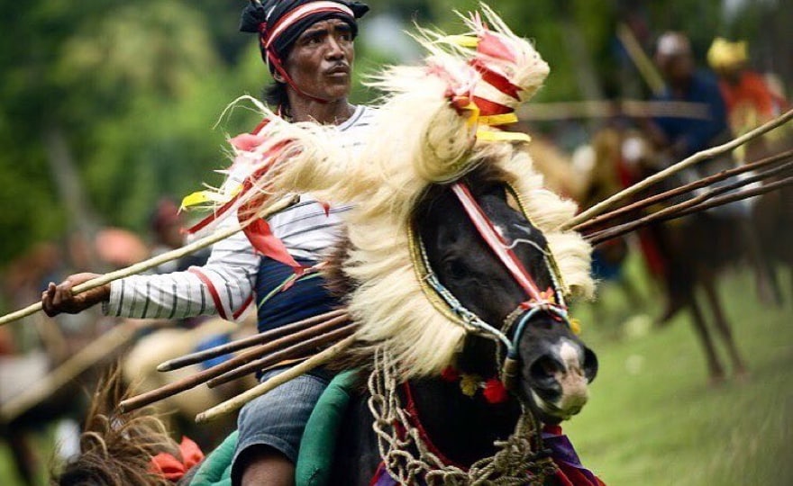 Viajar a Sumba: poblados megaliticos