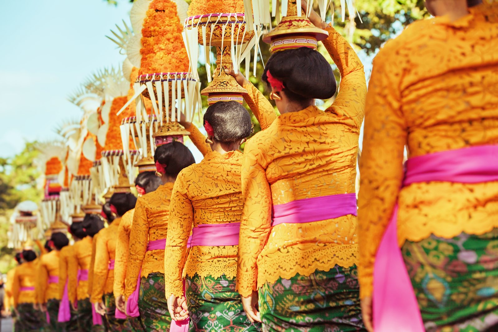 Ceremonia balinesa con ofrendas